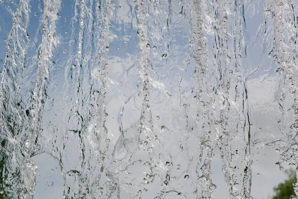 Insidan Syn Det Fallande Vattnet Vattenfallet Mot Den Blå Himlen — Stockfoto