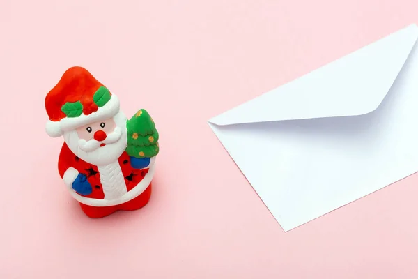 Έννοια της γραφής και αποστολής επιστολής στον Άγιο Βασίλη για την εκπλήρωση των ευχών των Χριστουγέννων και της Πρωτοχρονιάς — Φωτογραφία Αρχείου