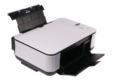 Beyaz arkaplanda çok işlevli ofis yazıcısı