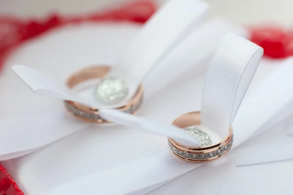 Dos anillos de boda — Foto de Stock