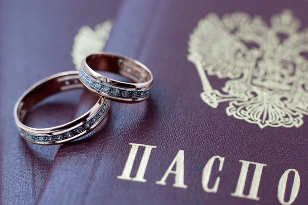 Dos anillos de boda — Foto de Stock