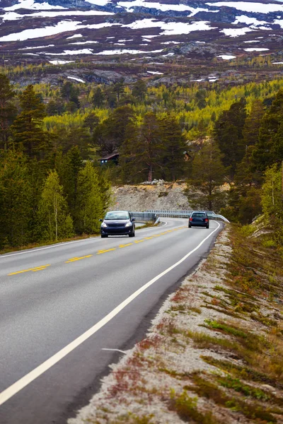 Vägen vid berg — Stockfoto