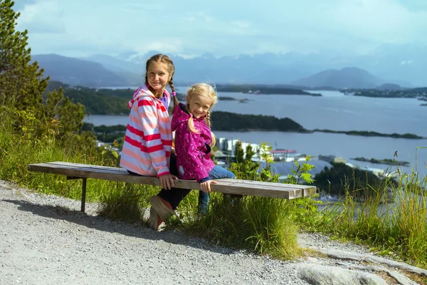 Twee meisjes zusters — Stockfoto