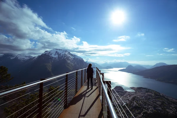 Tourist girl and Romsdalsfjorden — Stock Photo, Image