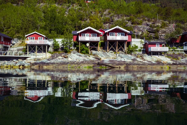 Casa de madeira tradicional norwegian — Fotografia de Stock