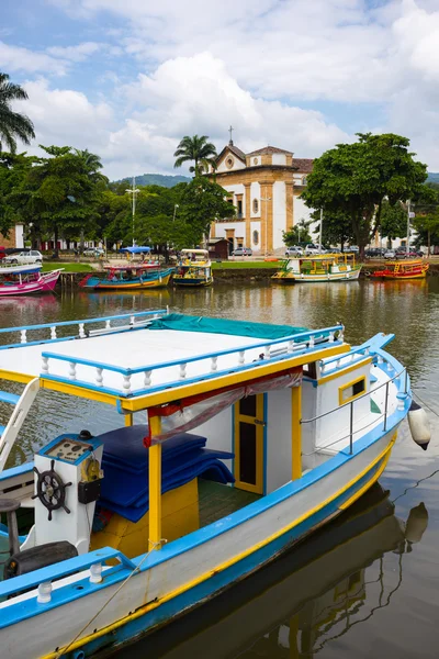 Kleurrijke boten Paraty — Stockfoto