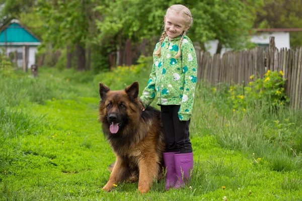 Mädchen und Hund — Stockfoto