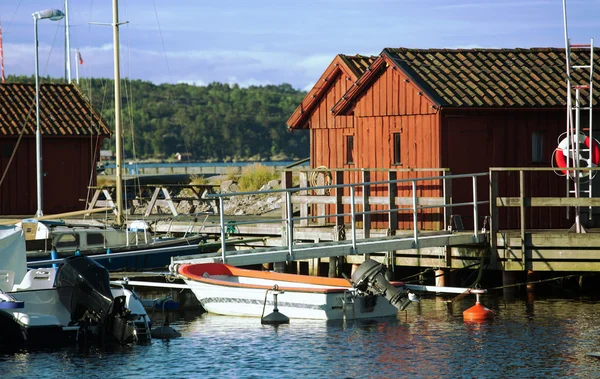 Der hafen in einer kleinen schwedischen stadt, schweden — Stockfoto