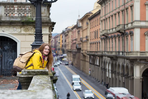 Дивлячись на вулицях Болонья — стокове фото