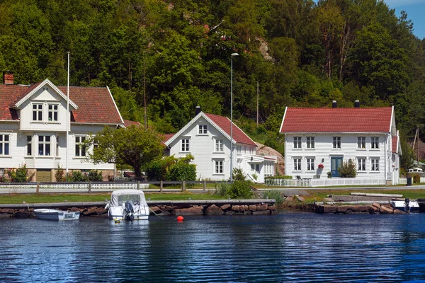 Traditionele Noorse houten huis — Stockfoto