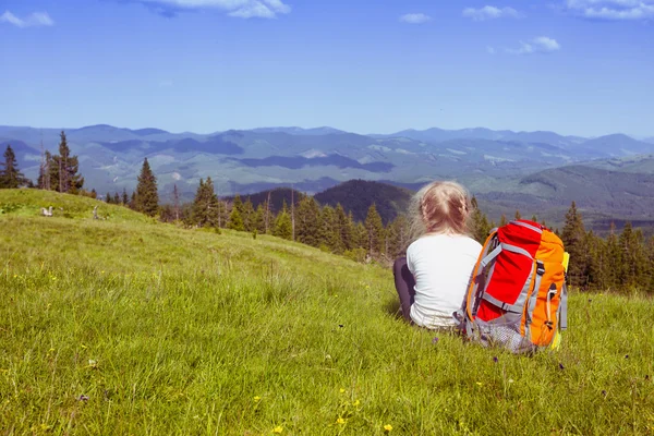 Chica excursionista un — Foto de Stock