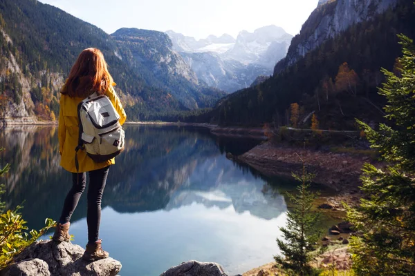 Mountain Trip Happy Girl Background Mountain Lake Mountains Backgroun — Stock Photo, Image