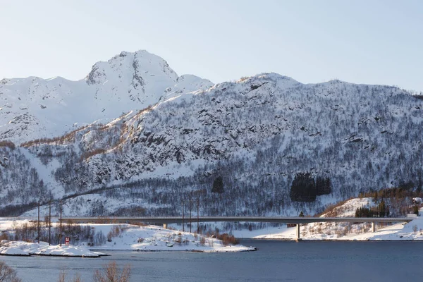 Ponte Contro Bellissimo Paesaggio Norvegese Norvegia — Foto Stock