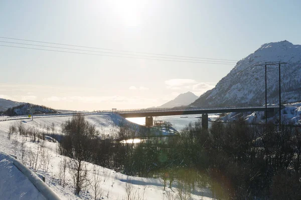 ノルウェーの美しい風景に対する橋 ノルウェー — ストック写真