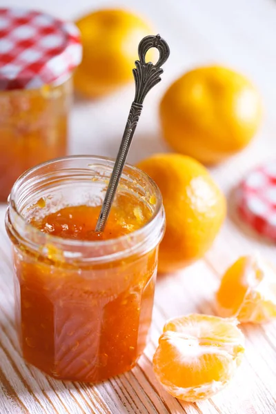 Mandarijn Jam Glazen Potten Een Houten Ondergrond Nog Steeds Leven — Stockfoto