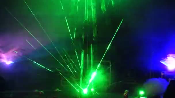 Cahaya Kilat Terang Laser Konser Dan Asap Latar Belakang Tkp — Stok Video