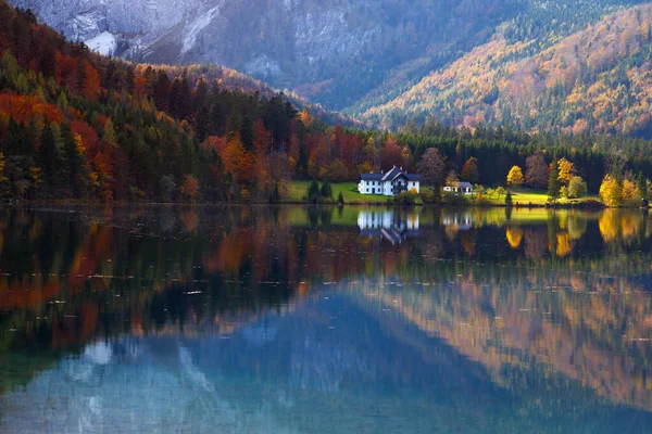 Paisagem Com Belo Lago Montanha Com Reflexão Autum — Fotografia de Stock