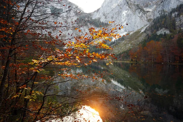 Landschaft Mit Einem Schönen Bergsee Mit Spiegelung Herbst — Stockfoto