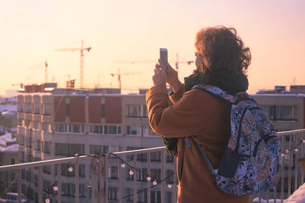 Flicka Turist Ett Foto Smartphone Sankt Petersbur — Stockfoto