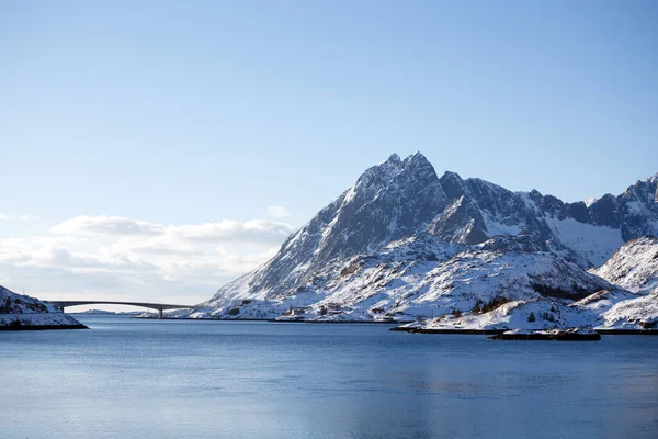 Puente Contra Hermoso Paisaje Noruego Noruega — Foto de Stock