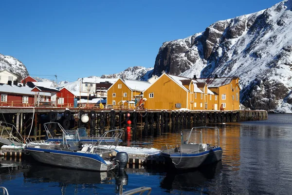 Nusfjord Und Traditionelle Norwegische Holzhaus Rorbu Ufer Des Fjords Mit — Stockfoto