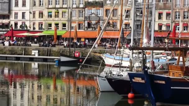 Honfleur Franciaország Április 2018 Honfleur Kikötő Egy Gyönyörű Nap — Stock videók