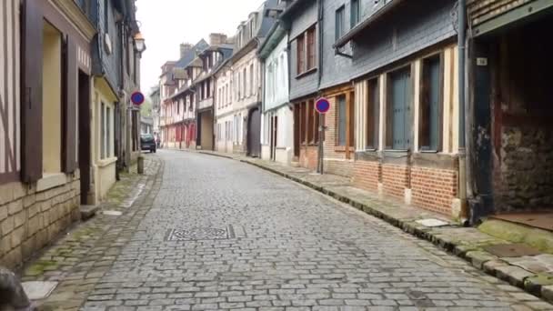 Honfleur Franciaország Április 2018 Kilátás Üres Gyönyörű Utcára Régi Hagyományos — Stock videók