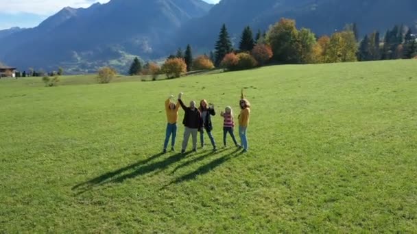 Happy People Family Standing Green Autumn Field Austrian Alps Waving — Stock Video