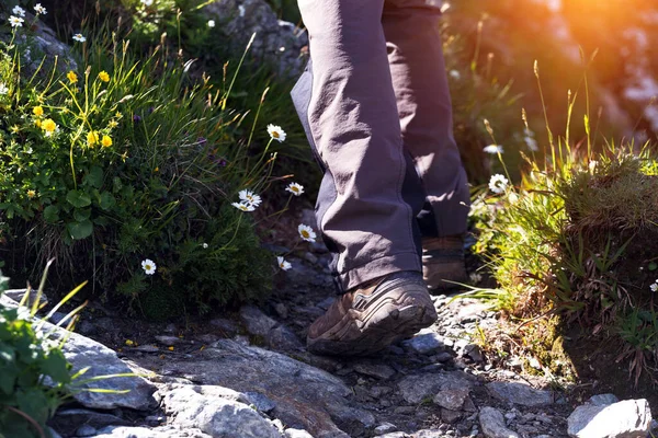 Bottes Randonnée Gros Plan Fille Étapes Touristiques Sur Trai — Photo