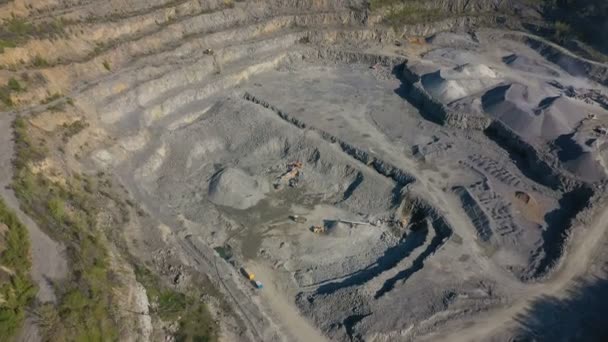 Letecký Pohled Povrchový Důlní Lom Žuly Obráběcími Stroji — Stock video