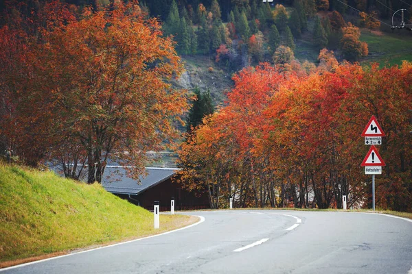 Hermoso Paisaje Camino Montaña Camino Las Montañas Austria Autum —  Fotos de Stock