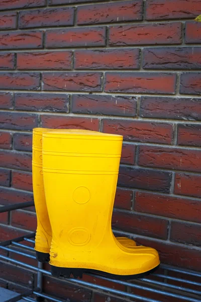 Botas Borracha Amarela Perto Entrada Para Hous — Fotografia de Stock