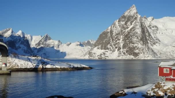Gyönyörű Norvég Téli Táj Sokszínű Rorbu Horgonyzott Halászhajók Lofoten Öböl — Stock videók