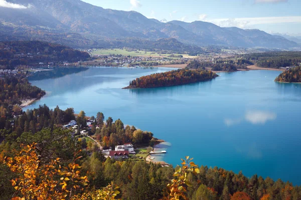 Краєвид Красивим Гірським Озером Автономне — стокове фото