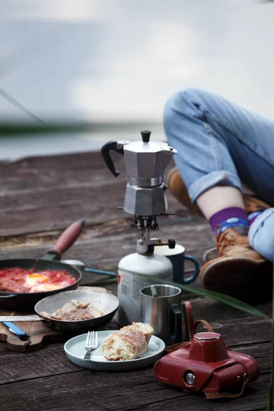 Girl Retro Camera Sits Pier Moka Foreground Camping Aesthetics Wil — 图库照片