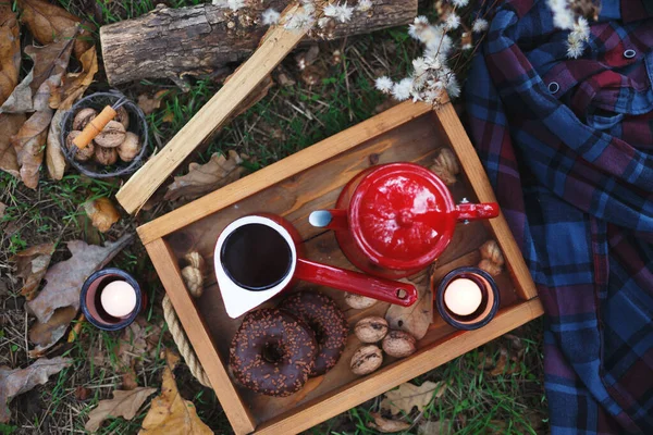 Picknick Wald Tee Und Donuts Herbst Und Entspannung Stillleben — Stockfoto