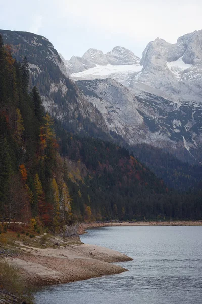 Krajina Krásným Horským Jezerem Gosausee Odrazem Podzim Rakousko — Stock fotografie