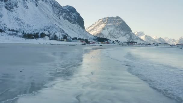 ノルウェー北部の日没時の冬のロフテンビーチランベルク — ストック動画