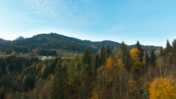 Salida Del Sol Sobre Valle Montaña Austriaca Con Las Casas — Vídeos de Stock