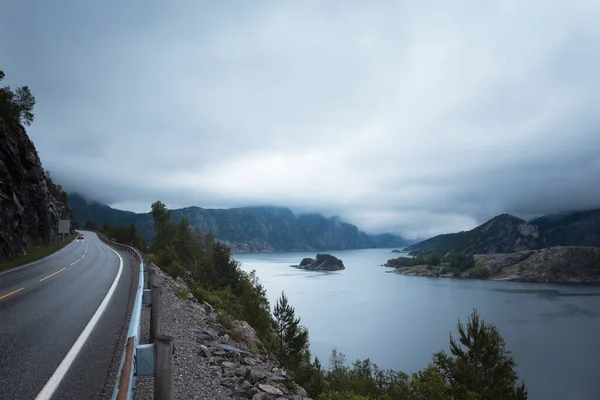 Väg Vid Norska Bergen Vid Mulet Väder Norge — Stockfoto