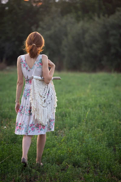 Δημιουργία Ενός Πάνελ Από Macrame Χόμπι Δημιουργικότητα Και Ψυχαγωγία Κορίτσι — Φωτογραφία Αρχείου