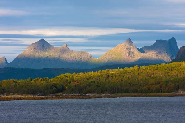 Montañas noruegas — Foto de Stock