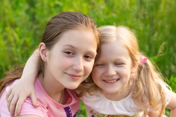 Hermanas. — Foto de Stock