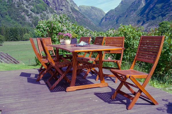 Mesa e cadeiras — Fotografia de Stock