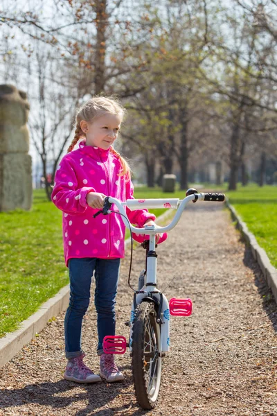 Girl and bicycle — Stock Photo, Image