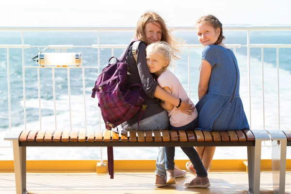 Famille sur le ferry — Photo