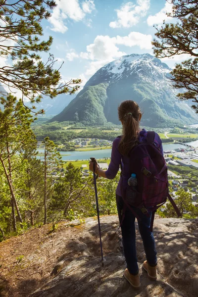 Tourist girl and Romsdalsfjorden — Stock Photo, Image