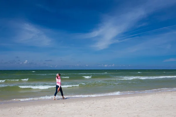 Girl on a beach — Stock Photo, Image