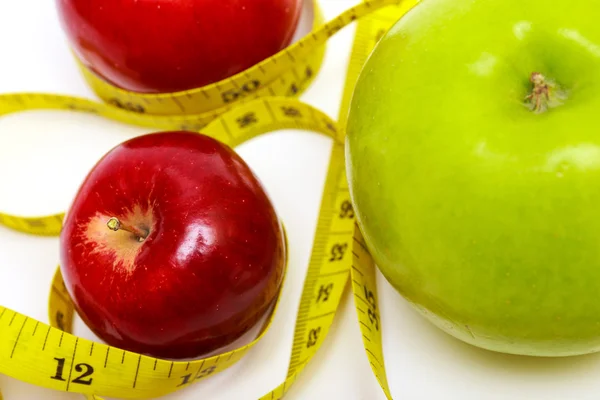 Apple and measuring tape — Stock Photo, Image