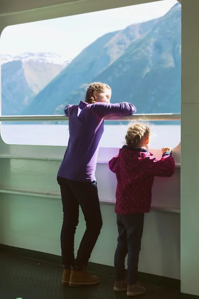 Two girls on the ferry — Stock Photo, Image